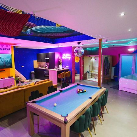 Capsule Boogie-Woogie - Jacuzzi - Sauna - Billard - Jeux - Ecran Geant - Filet Suspendu - Netflix La Louvière Kültér fotó