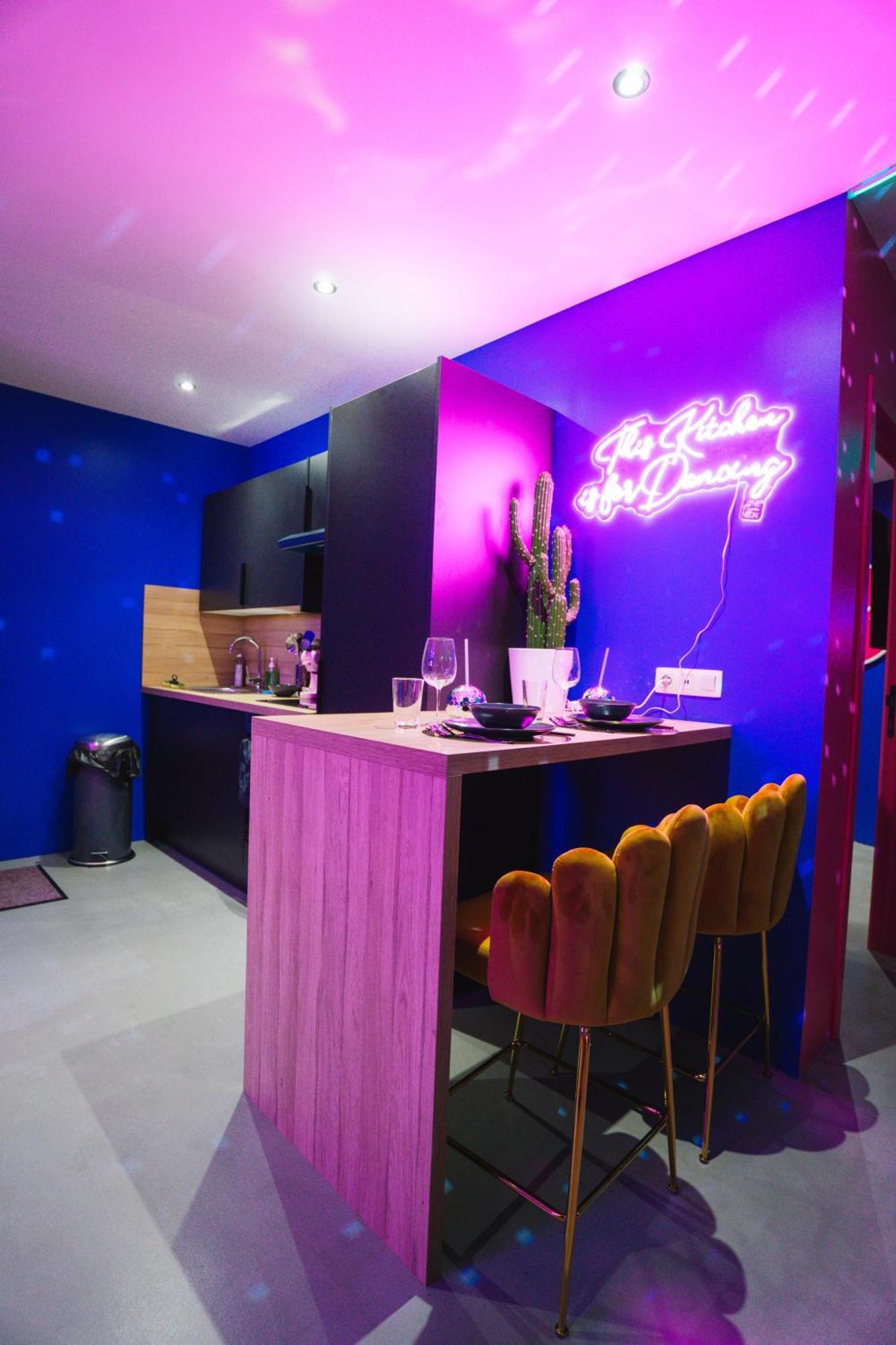 Capsule Boogie-Woogie - Jacuzzi - Sauna - Billard - Jeux - Ecran Geant - Filet Suspendu - Netflix La Louvière Kültér fotó