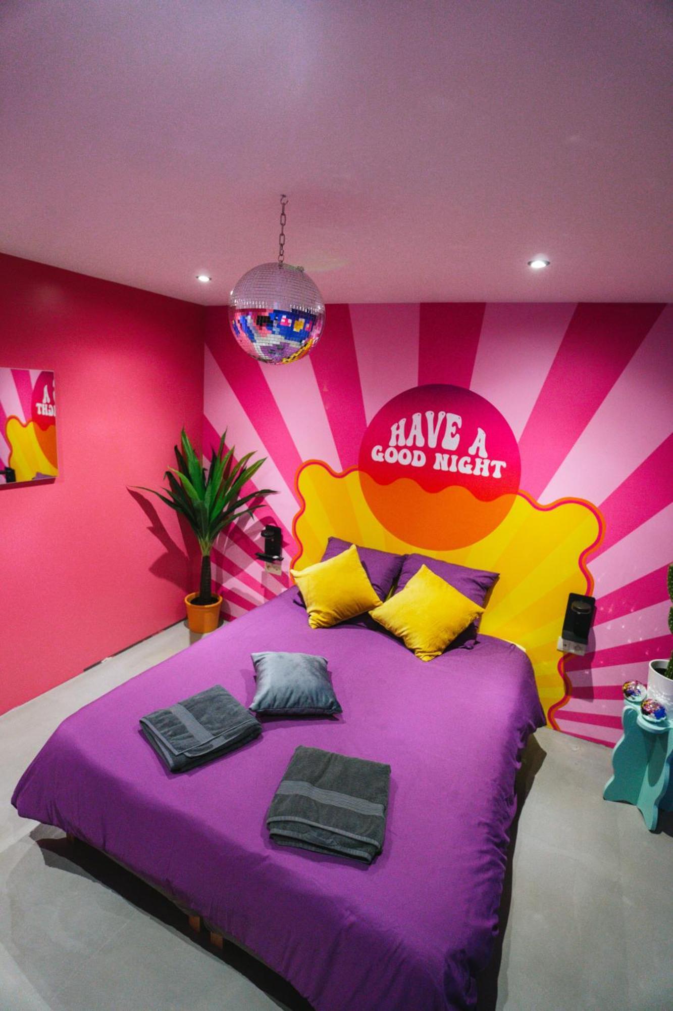 Capsule Boogie-Woogie - Jacuzzi - Sauna - Billard - Jeux - Ecran Geant - Filet Suspendu - Netflix La Louvière Kültér fotó