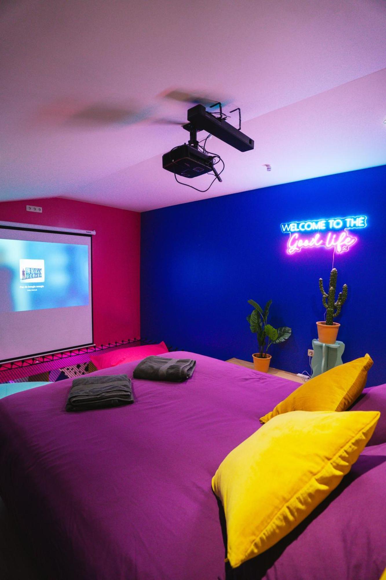 Capsule Boogie-Woogie - Jacuzzi - Sauna - Billard - Jeux - Ecran Geant - Filet Suspendu - Netflix La Louvière Kültér fotó