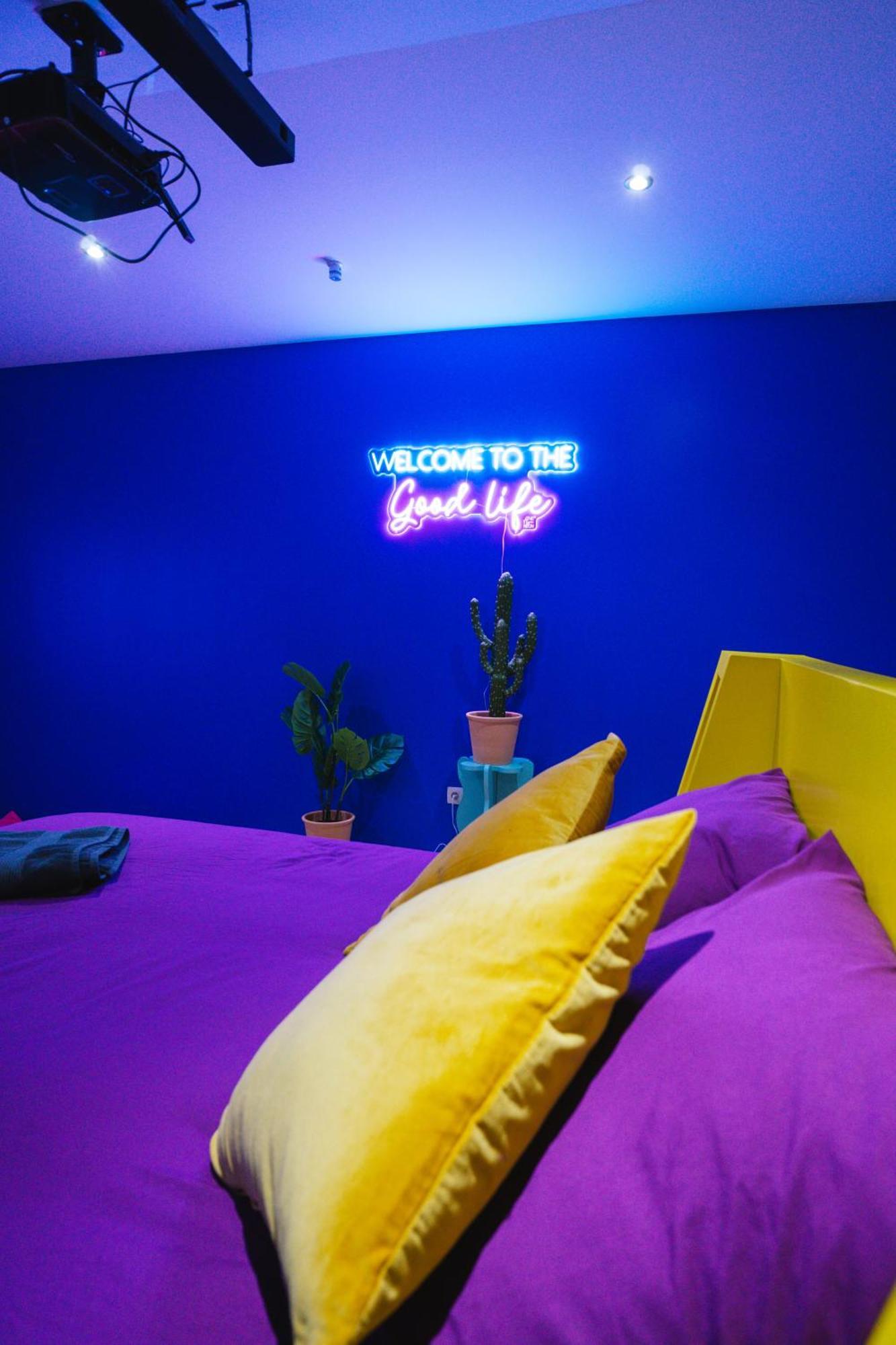 Capsule Boogie-Woogie - Jacuzzi - Sauna - Billard - Jeux - Ecran Geant - Filet Suspendu - Netflix La Louvière Kültér fotó