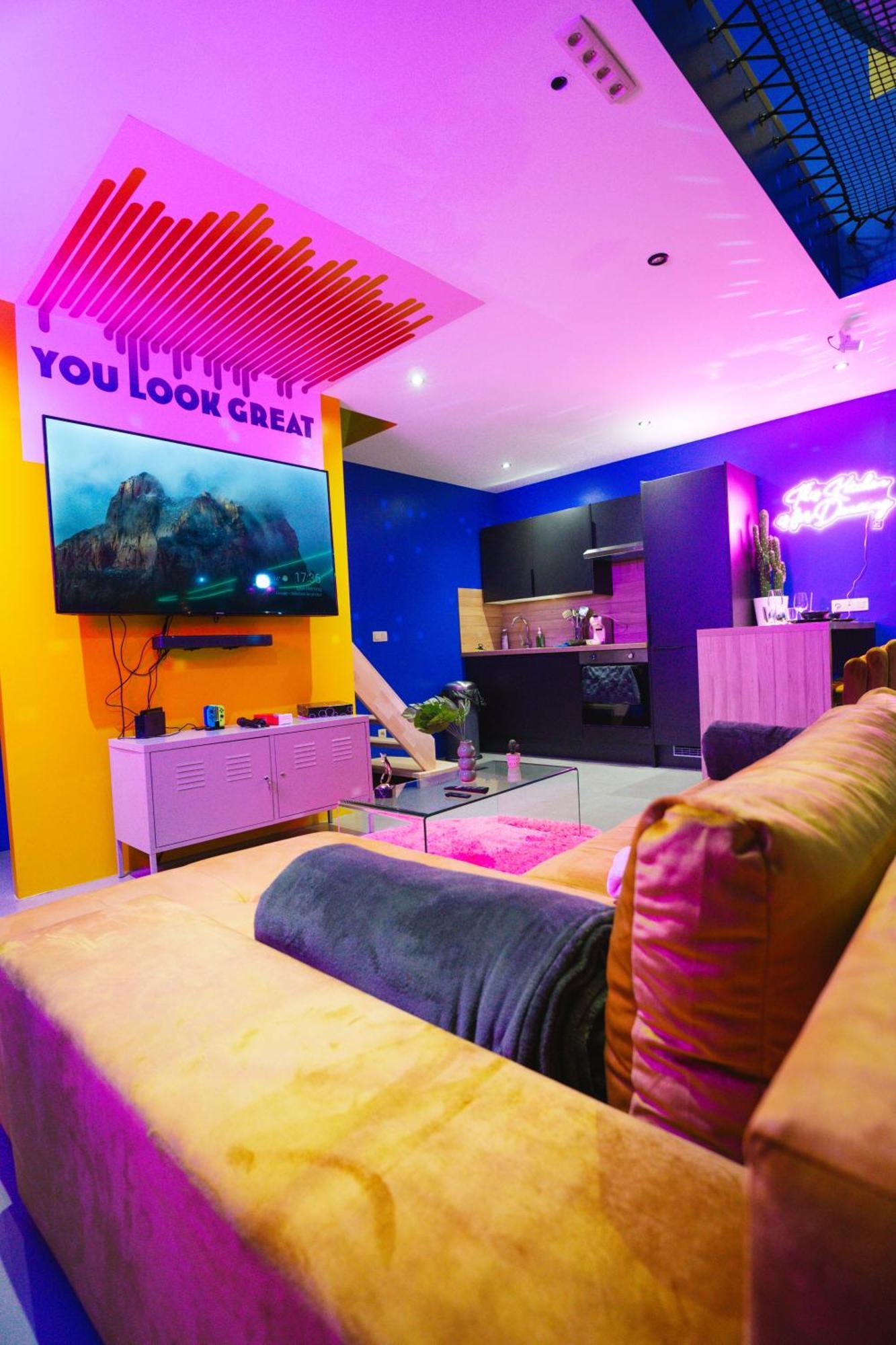 Capsule Boogie-Woogie - Jacuzzi - Sauna - Billard - Jeux - Ecran Geant - Filet Suspendu - Netflix La Louvière Kültér fotó