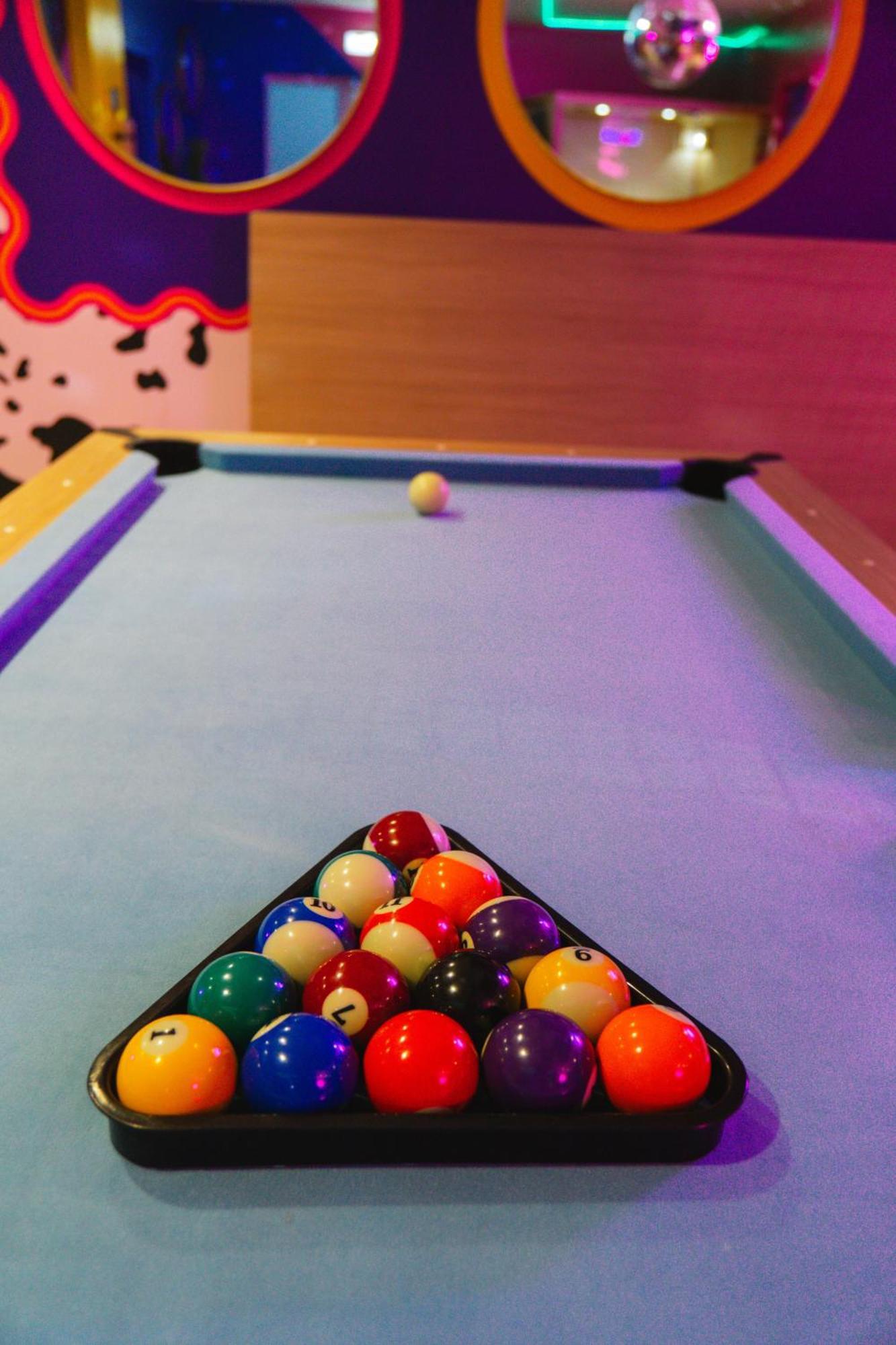Capsule Boogie-Woogie - Jacuzzi - Sauna - Billard - Jeux - Ecran Geant - Filet Suspendu - Netflix La Louvière Kültér fotó